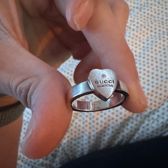 Gucci Metallic Heart Ring - Picture 1 of 7